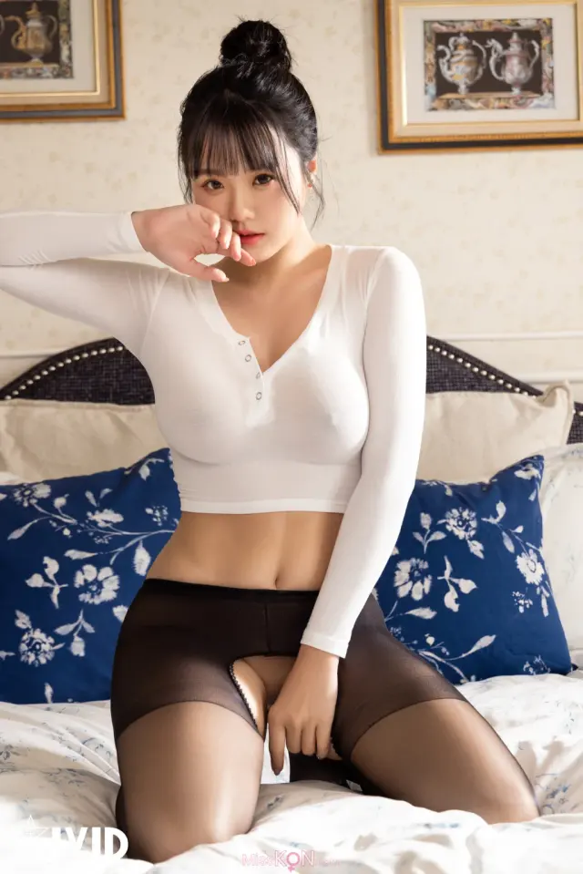 [JVID] Angela寶7: 極品巨乳《寶七》最強的一輯🔞 超羞恥露出！簍空絲襪情趣透視幾近全裸🔥🔥🔥 (91 photos)