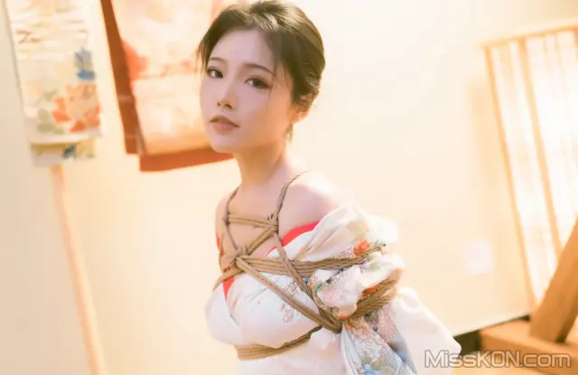 Coser@桃良阿宅: 紧缚 (56 photos)