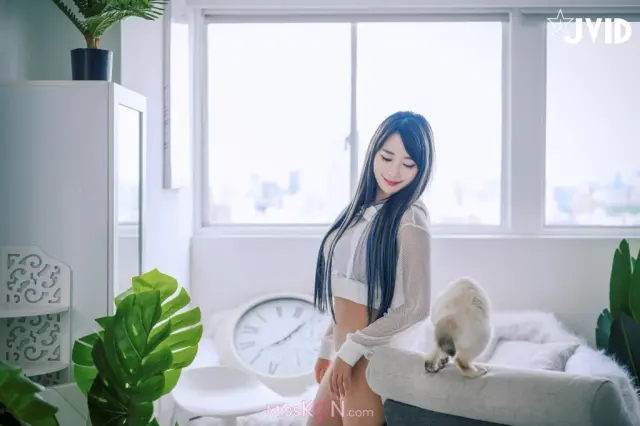 [JVID] Lele 樂樂: 巨乳女神 樂樂－色誘閨密兄長，激情畫面曝光 (178 photos)