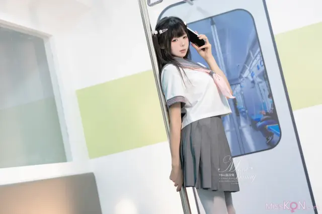 Coser@黏黏团子兔: 12月作品『地铁萌妹』 恋爱循环 (165 photos + 1 video)
