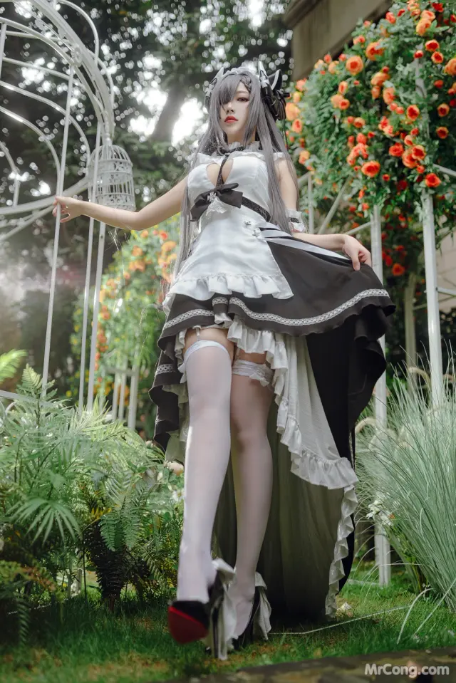 Coser@宮本桜: 奥古斯特 女仆装 (20 photos)