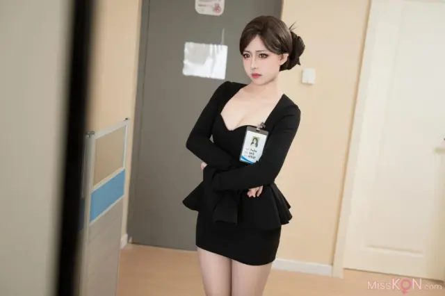 Coser@虎森森 - 同事的秘密 (36 photos)