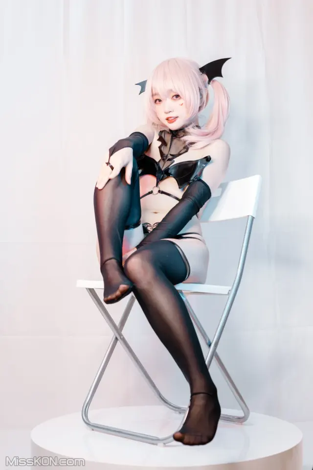 Coser@神沢永莉: 万圣节粉毛小恶魔 (41 photos)