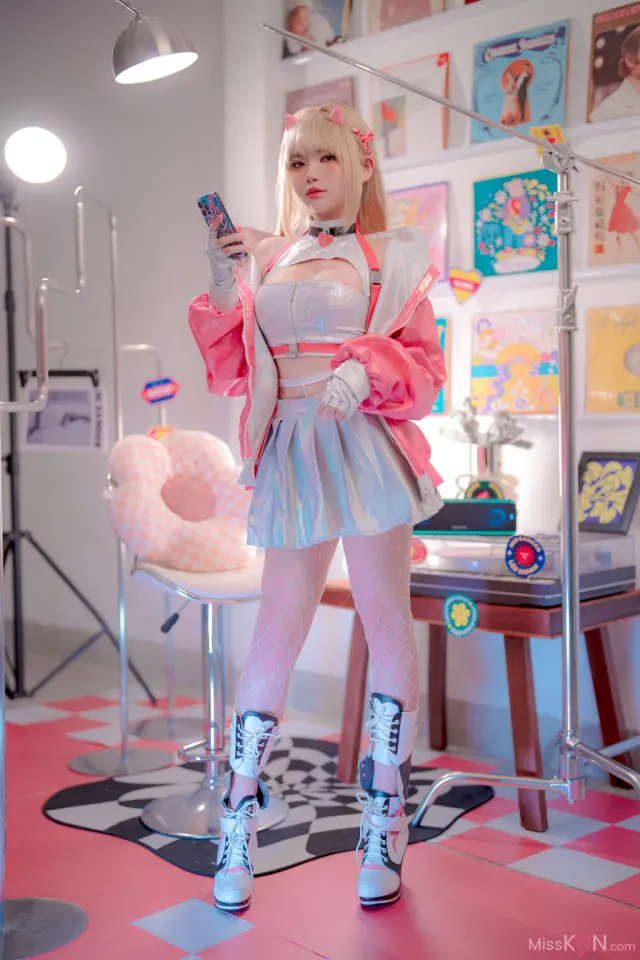 Coser@ZinieQ: Viper NIKKE (37 photos + 15 videos)