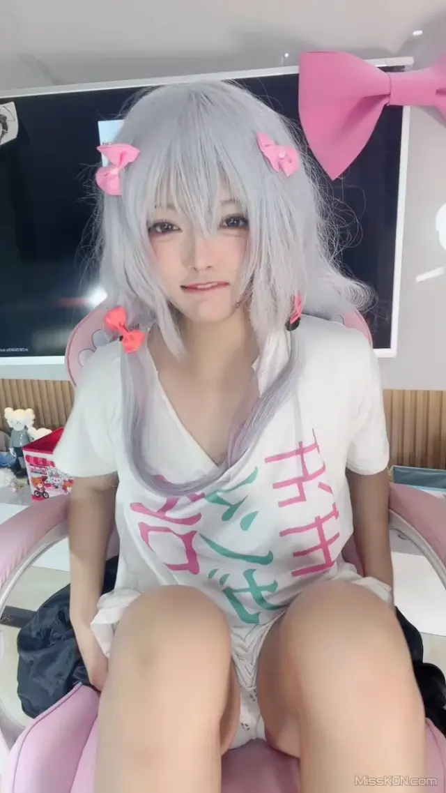 张婉萌: 二次元校花 美到炸 尺度突破 (26 photos + 3 videos)