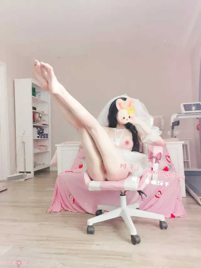 Coser@橙子喵酱: 夹胸饼干 – 短裙婚纱 (22 photos)