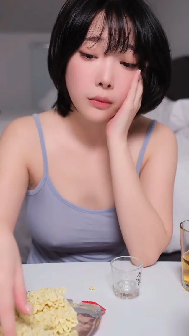 Kang In-kyung (강인경): Drunk (22 photos + 1 video)