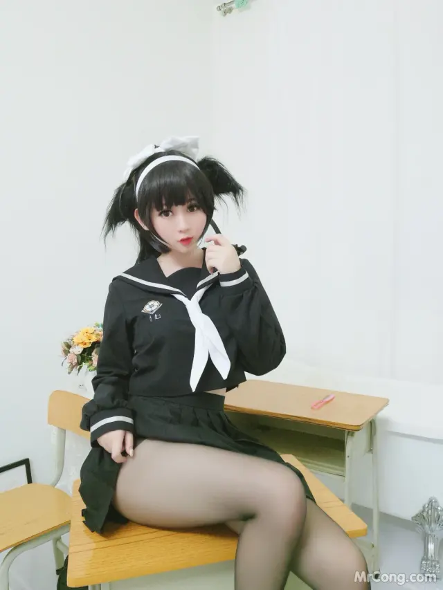 Coser@蜜桃少女是依酱呀: 爱岩 (14 photos)