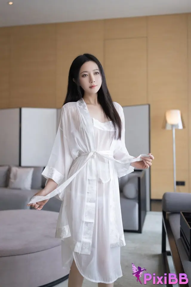 [内购无水印] 鱼子酱Fish: 秀人网模特 奶浴+S (120 photos)