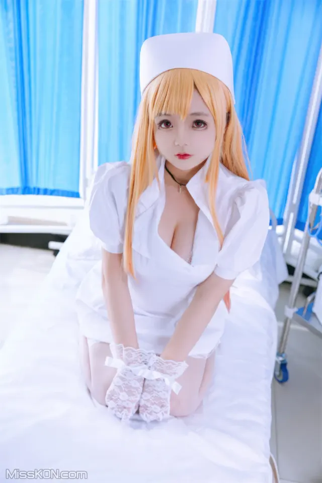 Coser@日奈娇: 喜多川海梦 护士 (48 photos)