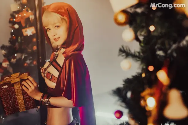 Coser@晕崽Zz: 圣诞小红帽 (46 photos + 1 video)
