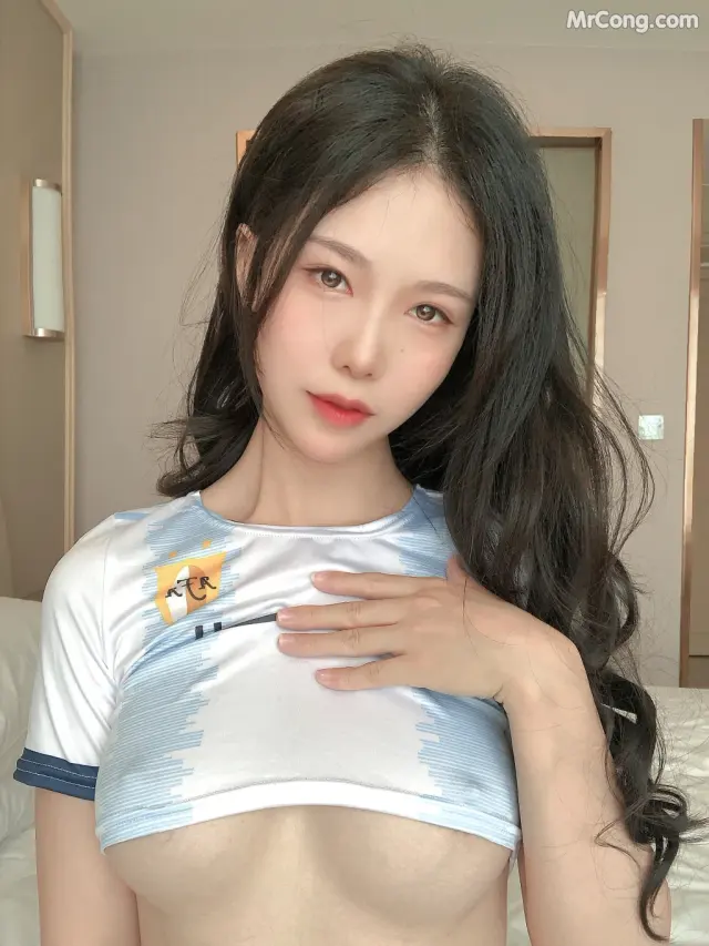 Coser@抖娘-利世: 足球宝贝 (20 photos + 1 video)