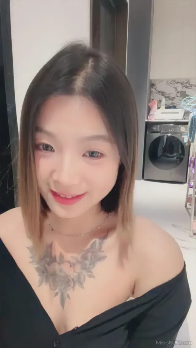 美少女壮壮: 新人绿播下海 (39 photos + 6 videos)