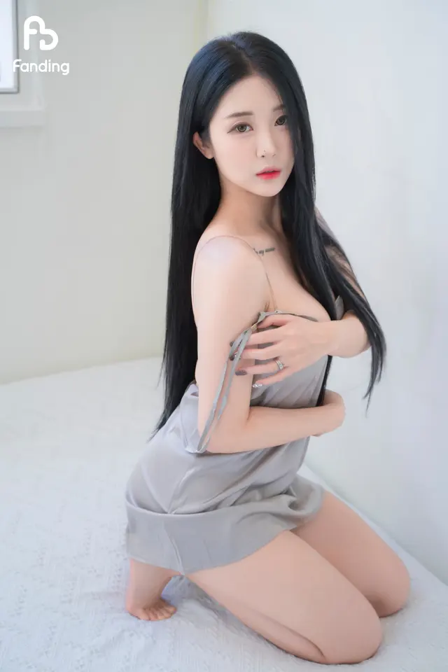 Bomi (보미): Gray Slip (10 photos)