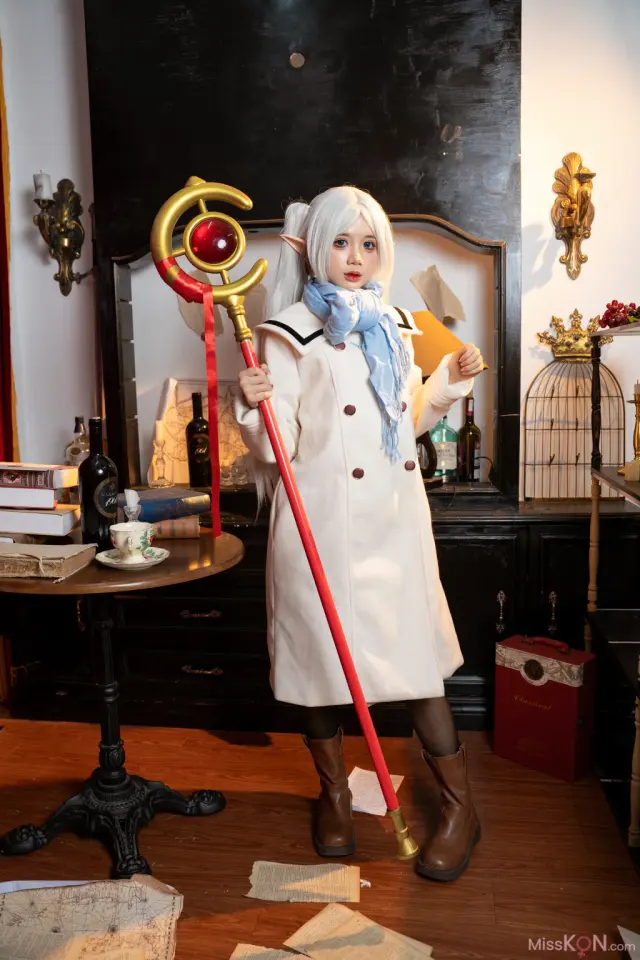 Coser@PoppaChan: Frieren Winter (49 photos + 13 videos)