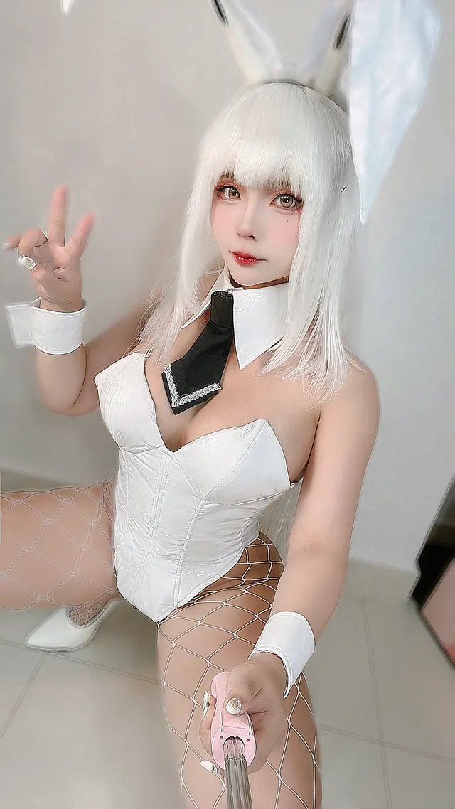 Coser@Sayo Momo: NIKKE Naughty Oil Bunny (56 photos)