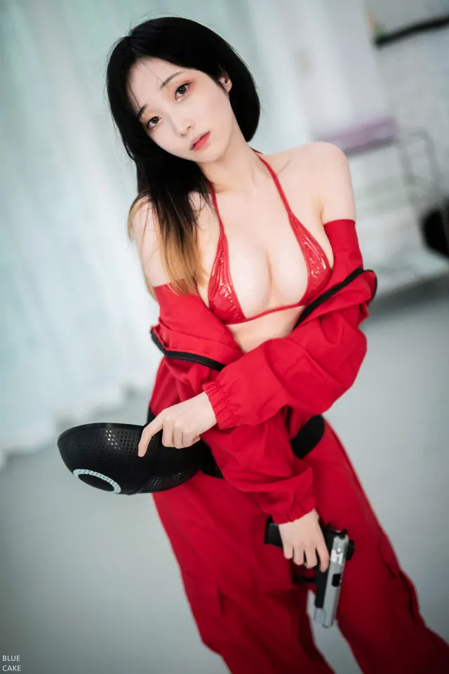 [BLUECAKE] Bambi (밤비) & Son Ye-Eun (손예은): Play Game (Squid Game) (124 photos)