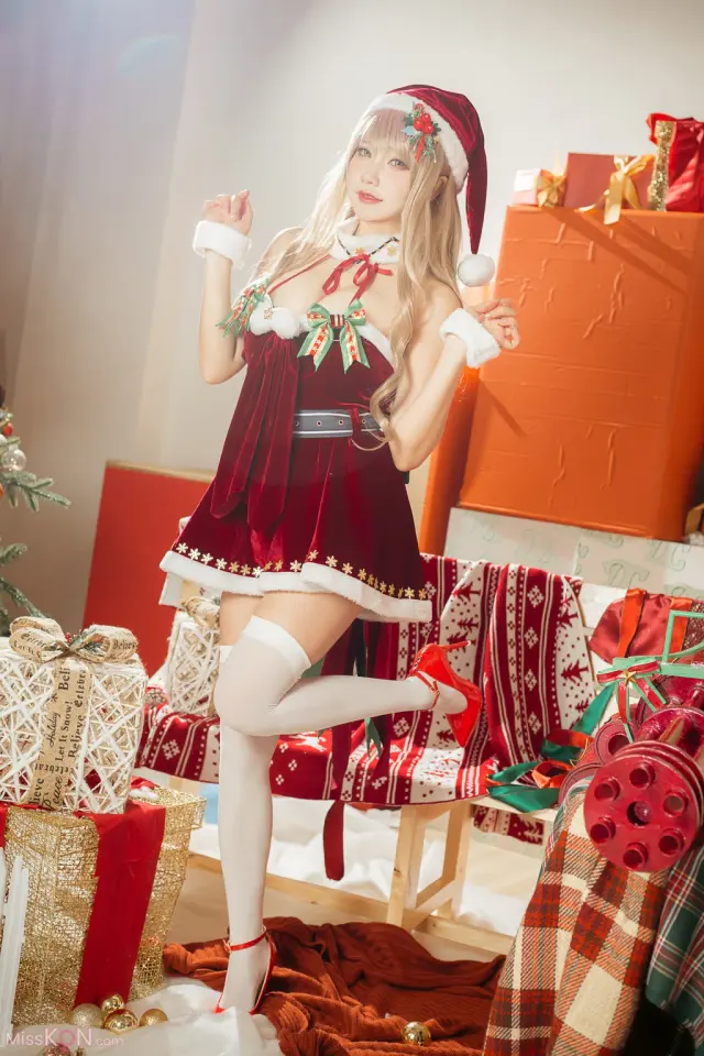 Coser@是一只熊仔吗: Nikke胜利女神 艾玛圣诞 (40 photos)