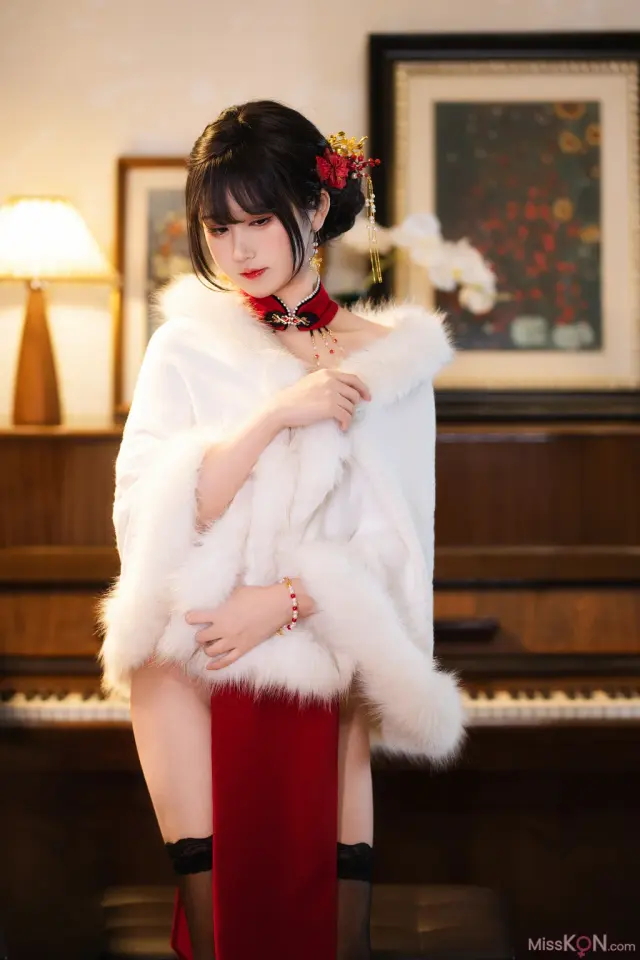 Coser@三度_69: 红丝绒旗袍 (75 photos + 3 videos)