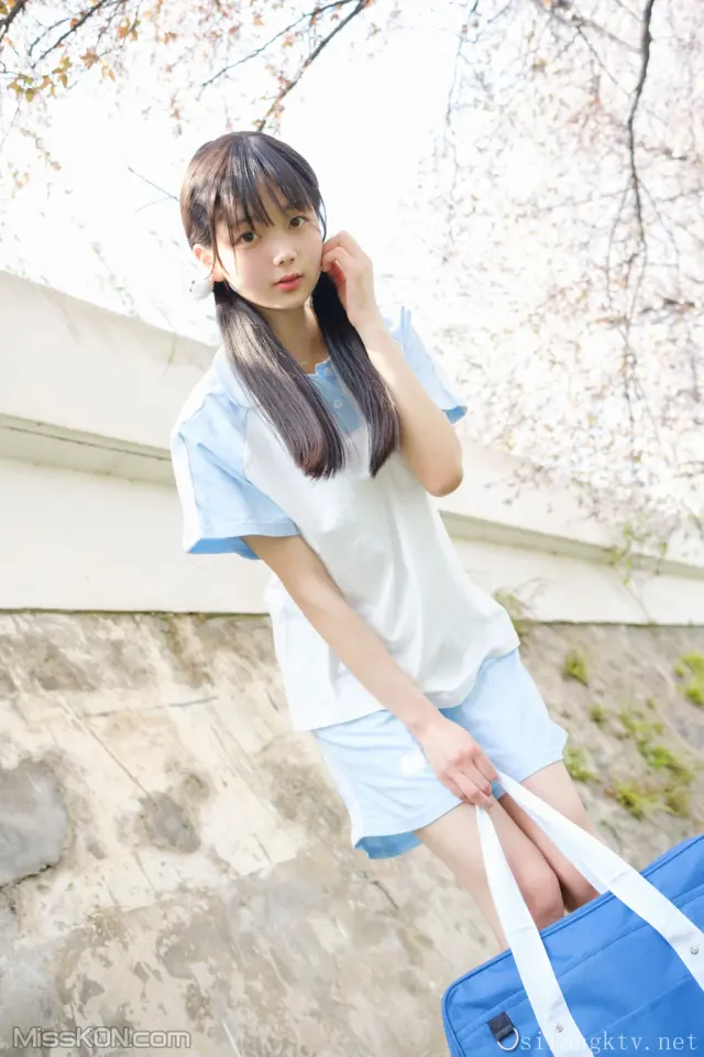 Coser@稚乖画册: 美少女清纯与风骚并存 (63 photos + 1 video)