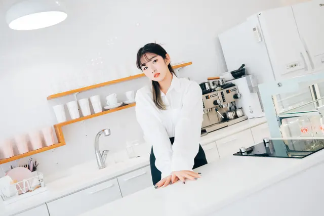 [Loozy] Sonson (손손): Nude Apron (110 photos)