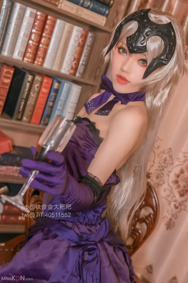 Coser@钛合金TiTi: 醉酒贞德 (17 photos)