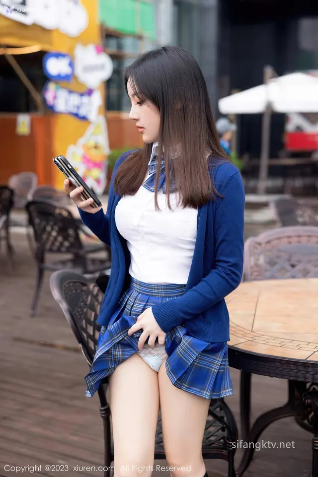 [XR Uncensored] Dou Ban Jiang (豆瓣酱): R18 秀人网模特 公众场合超刺激