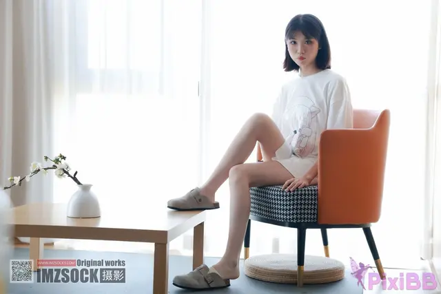 [MZSOCK爱美足] No.346: 秋秋 (110 photos + 1 video)