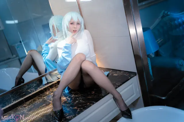 Coser@上杉绘梨落 - 雪女 (36 photos)