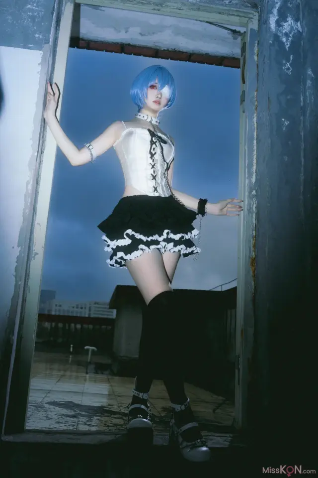 Coser@洛桑w伊梓: 雨后天台 (35 photos)