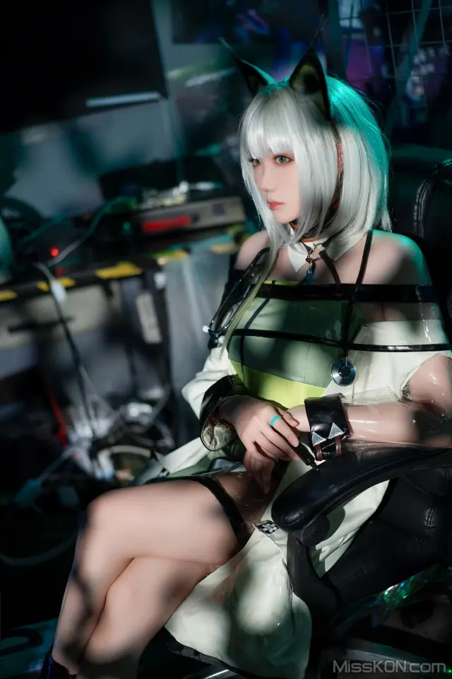Coser@瓜希酱: 明日方舟 凯尔希 (Kal’tsit) (21 photos)