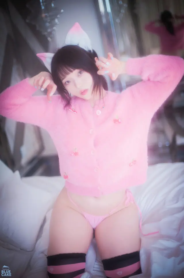 [BLUECAKE] Bambi (밤비): Naughty Cats Pink & Mint RED (145 photos)