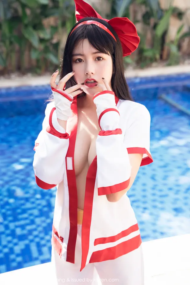HuaYang 2017-12-08 Vol.018 Selena – Na Lu (娜露) (41 photos)