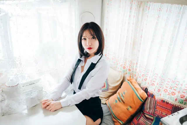 [Loozy] Officegirls Vacation Vol.2: Son Ye-Eun (손예은) (85 photos)