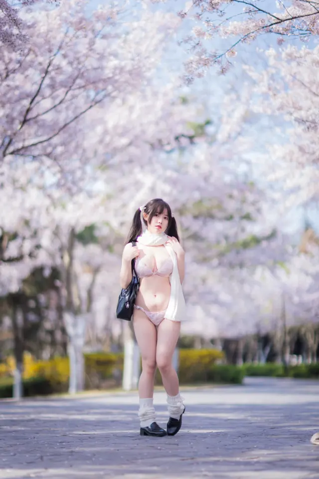 Coser@六味帝皇酱: 樱花女友 (53 photos)