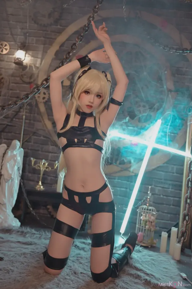 Coser@钛合金TiTi: 英梨梨束缚衣 (16 photos)