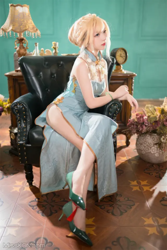 Coser@花铃: 玉瓯立旗袍 (88 photos)