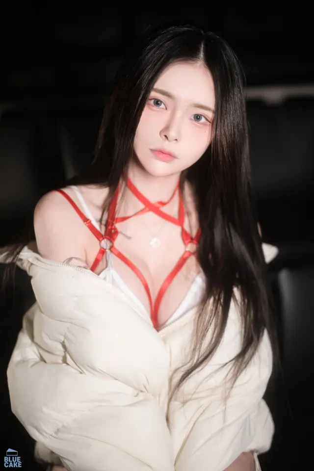 [BLUECAKE] Yuka (유카) – Secret Date (154 photos)