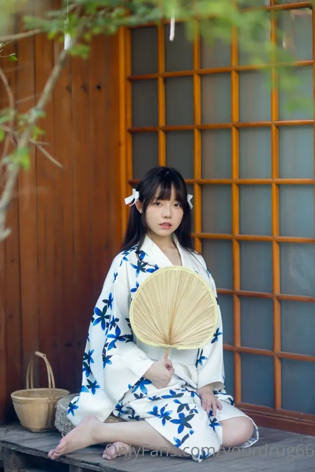 六味帝皇酱 – 夏日和服 (72 photos)