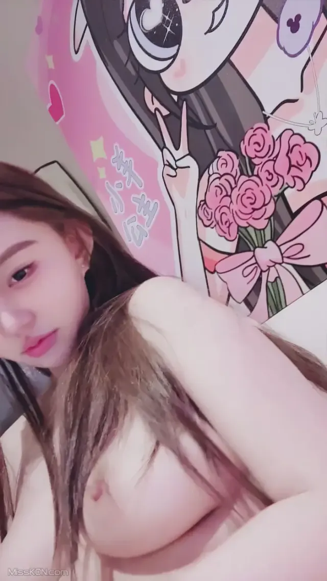 刘宇宁: 极品电竞美少女 越来越漂亮 (14 photos + 3 videos)