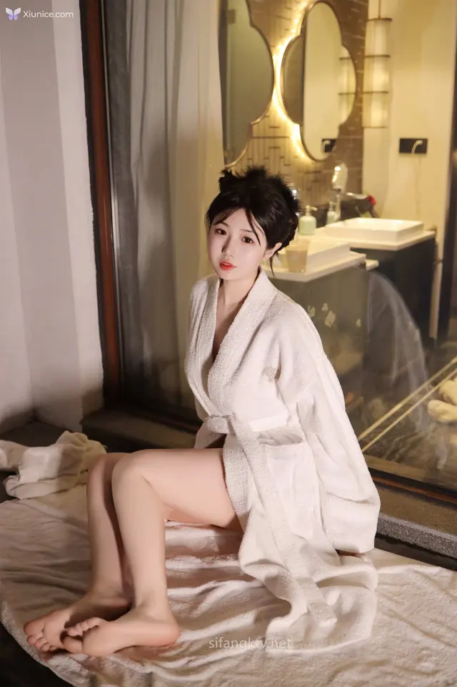 [XR Uncensored] Chen Xiaohua (陈小花): R18 秀人网模特 SPA按摩