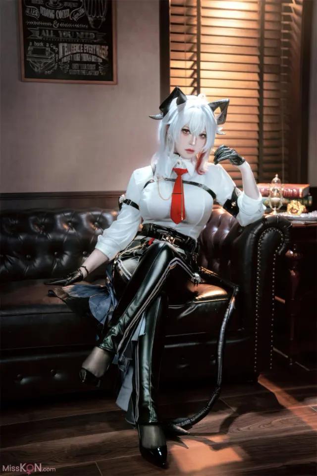 Coser@半半子: 鸣潮 赞妮 (57 photos)