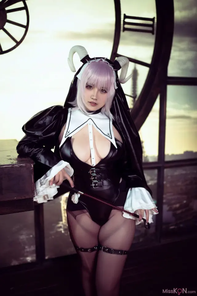 Coser@阿半今天很开心: 开裆裤恶魔 (75 photos + 2 videos)