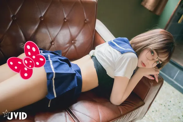 [JVID] 啾啾: 性感高校生啾啾～濕身死庫水！ (128 photos + 1 video)