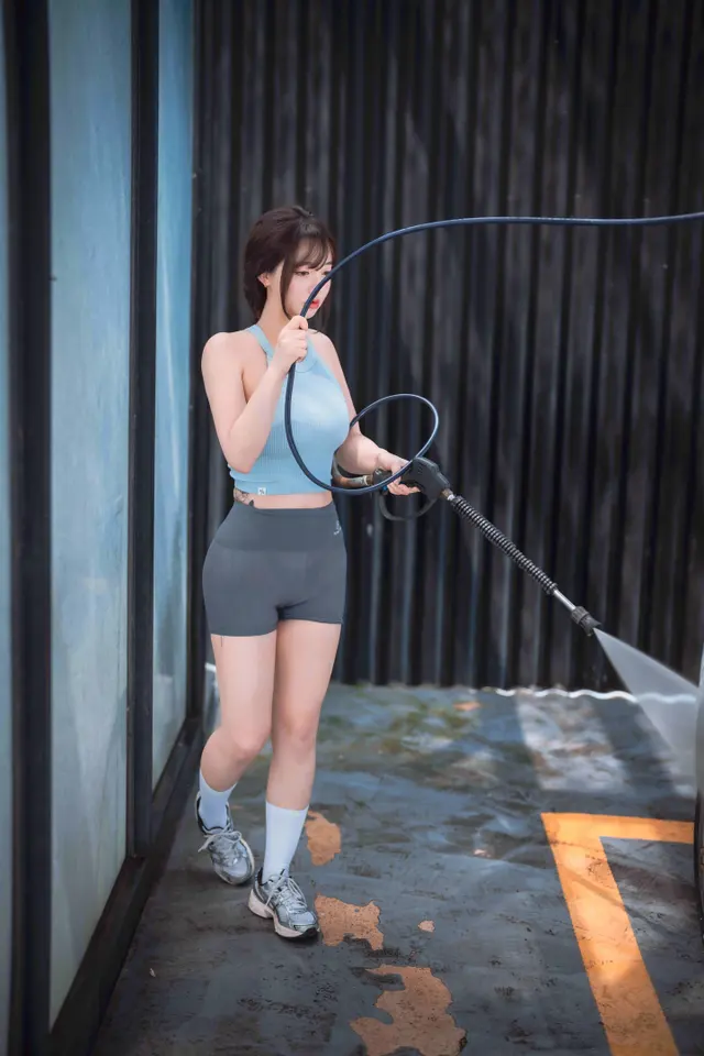 DJAWA Photo – Son Ye-Eun (손예은): Wash My Car