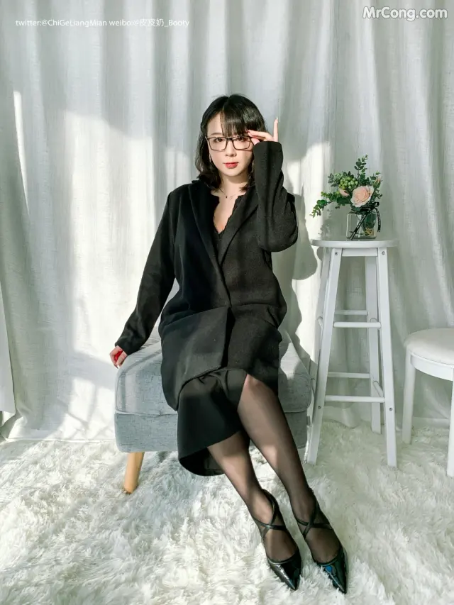 Coser@皮皮奶可可爱了啦: 黑色OL (120 photos)