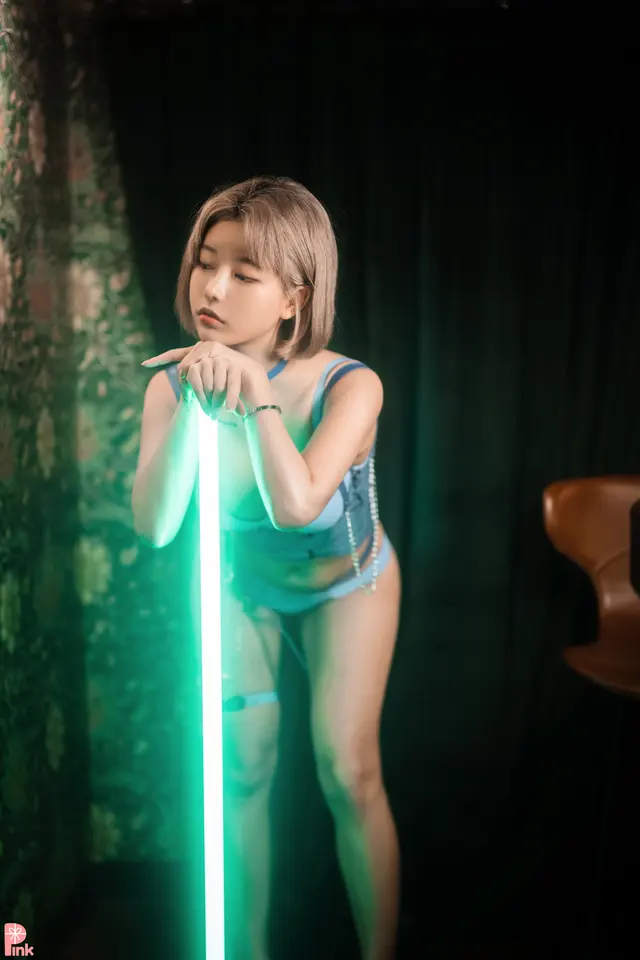 [PINK] U.Hwa (은유화): Secret Present No.02 (144 photos)