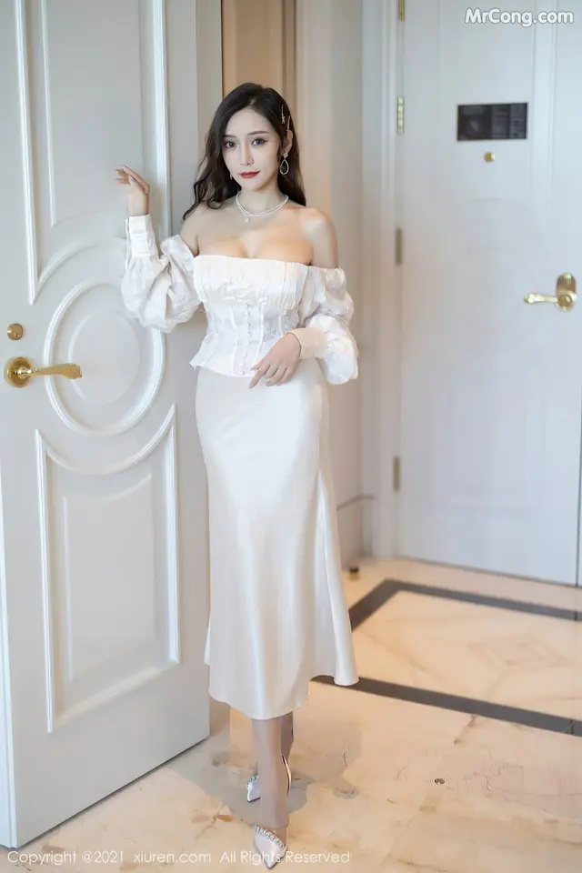 XIUREN No.4136: Yanni (王馨瑶) (100 photos)