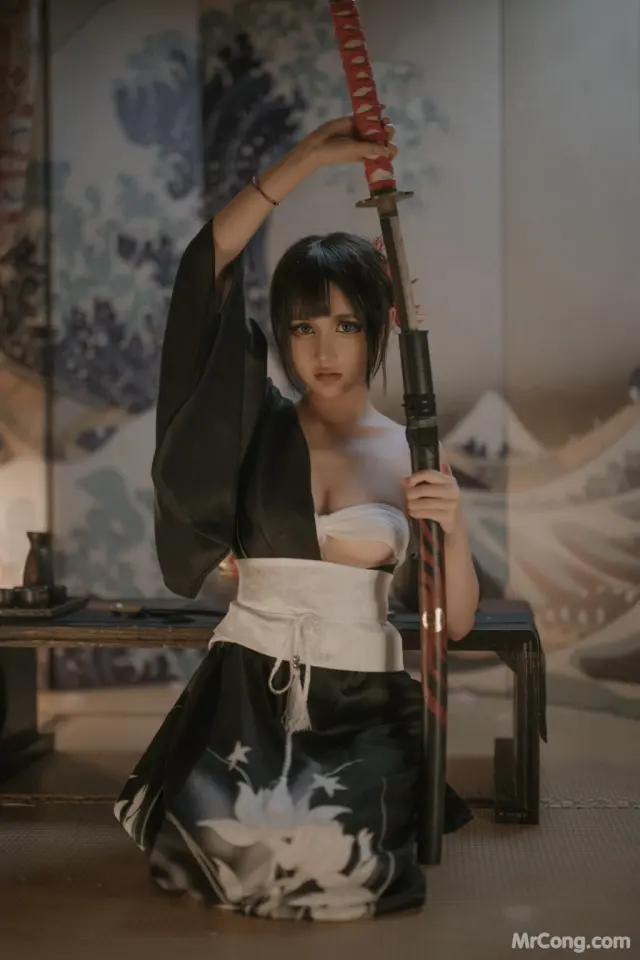 Coser@您的蛋蛋: 黑帮大小姐 (38 photos + 1 video)