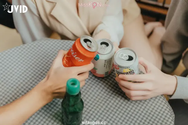 [JVID] 月台尼Tiny: 🔞女大生交友不慎被學長們酒後亂性😖原本要慶祝Tiny拿到獎學金💰現在身上都是獎學……精🥛🔞 (94 photos)